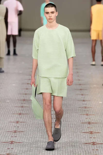 Look 2